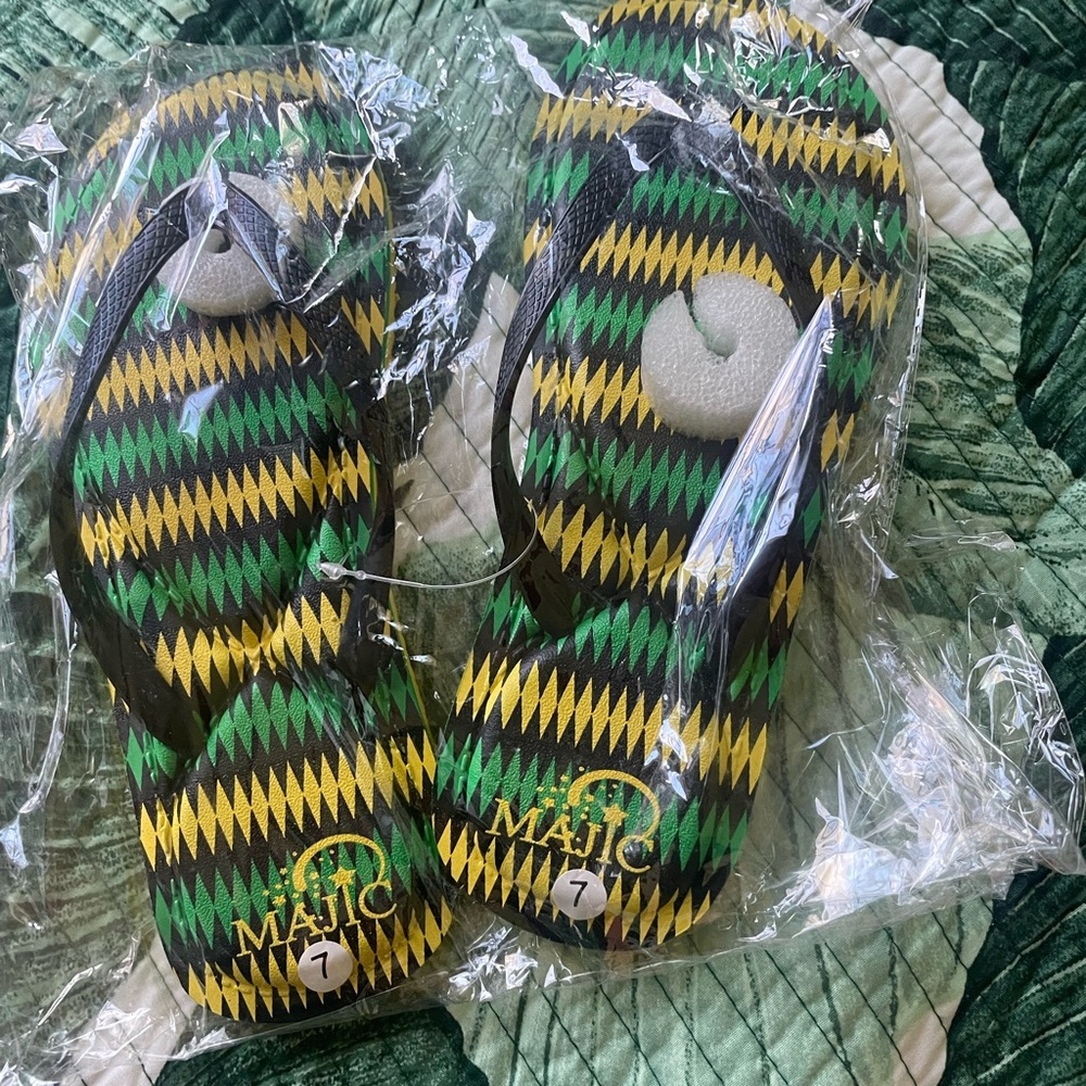 BRAND NEW JAMAICAN FLIP FLOPS SZ 7